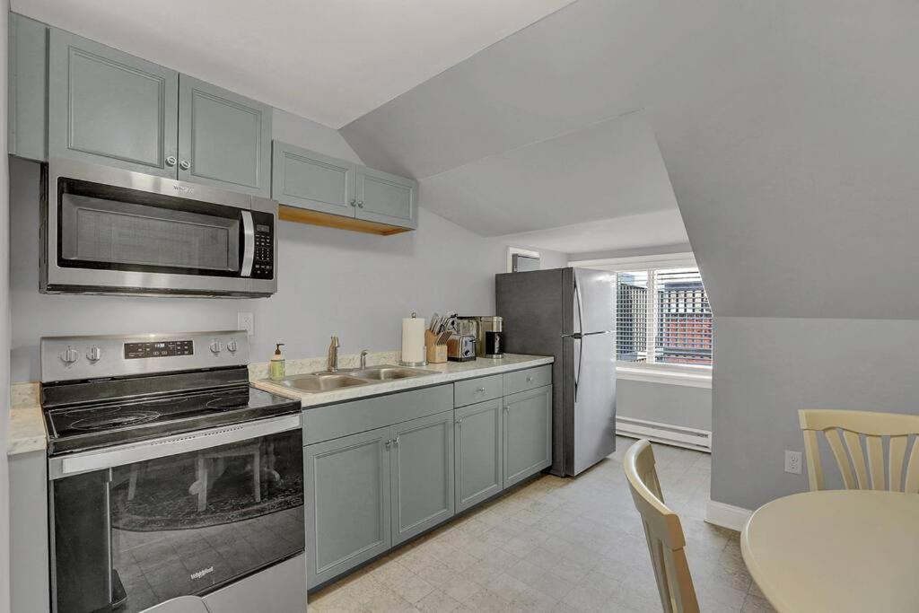 Suites On Seneca - Gorgeous One Bedroom Apartment Harrisburg Exteriör bild