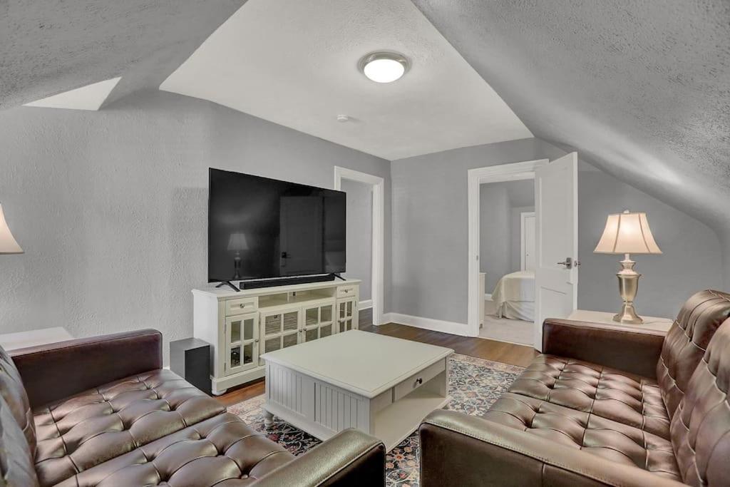 Suites On Seneca - Gorgeous One Bedroom Apartment Harrisburg Exteriör bild