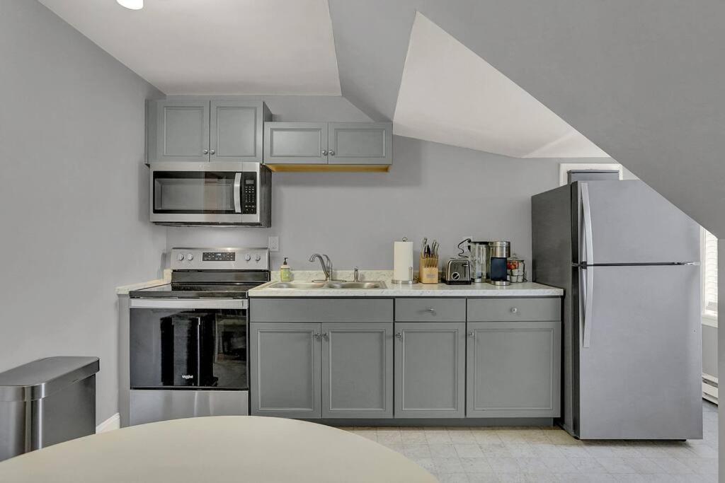 Suites On Seneca - Gorgeous One Bedroom Apartment Harrisburg Exteriör bild