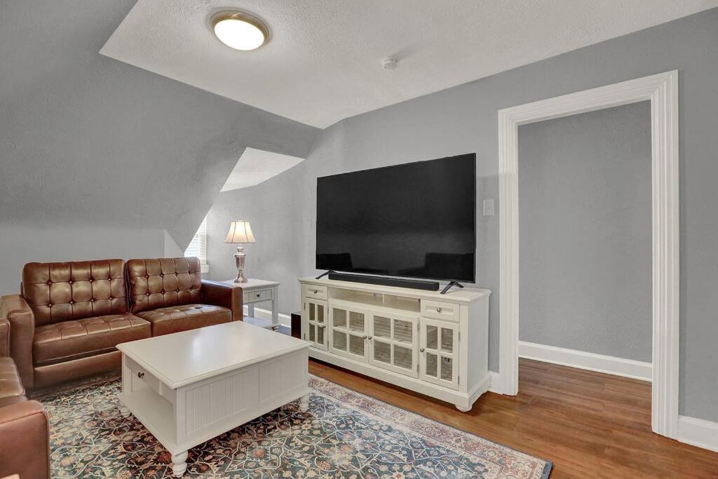 Suites On Seneca - Gorgeous One Bedroom Apartment Harrisburg Exteriör bild