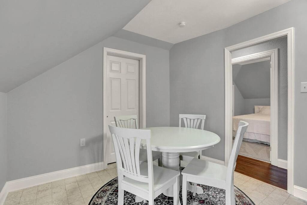 Suites On Seneca - Gorgeous One Bedroom Apartment Harrisburg Exteriör bild