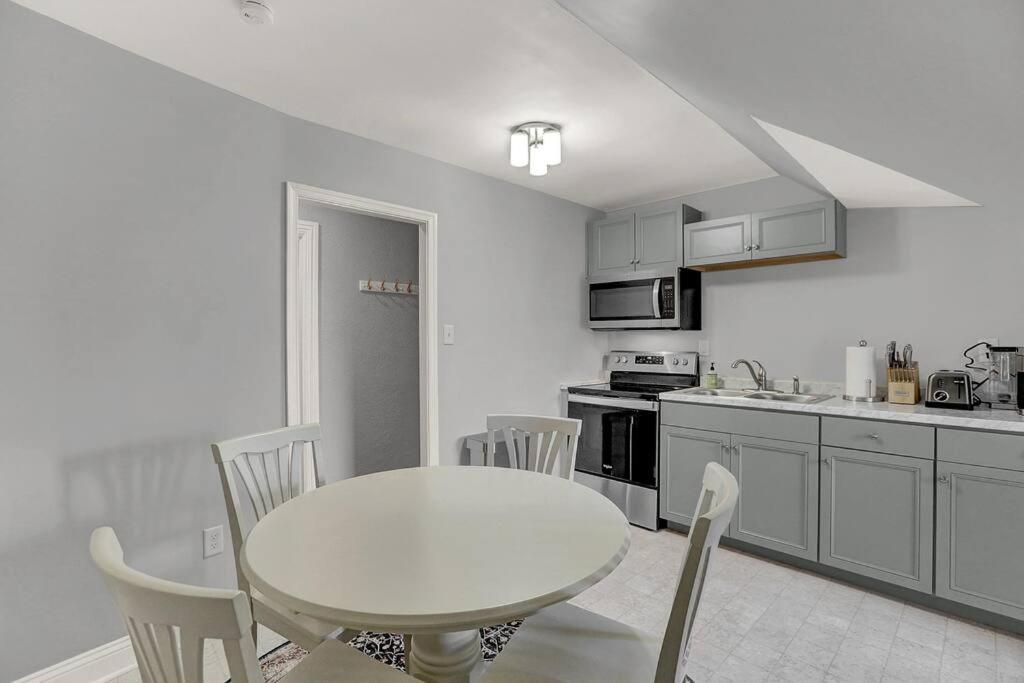 Suites On Seneca - Gorgeous One Bedroom Apartment Harrisburg Exteriör bild