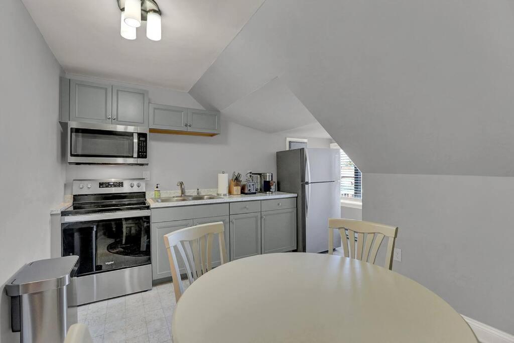 Suites On Seneca - Gorgeous One Bedroom Apartment Harrisburg Exteriör bild